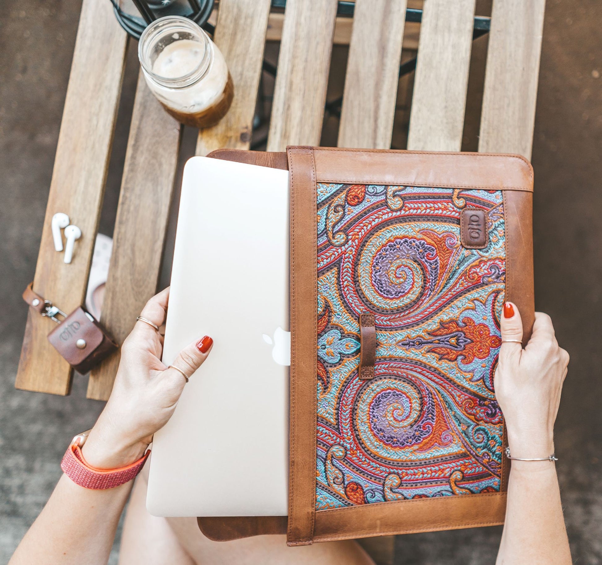 Personalized Leather Sleeve Bag for MacBook Pro and Air - 16'', 14'', 13'', 13.3'' & 15'' / Brown /