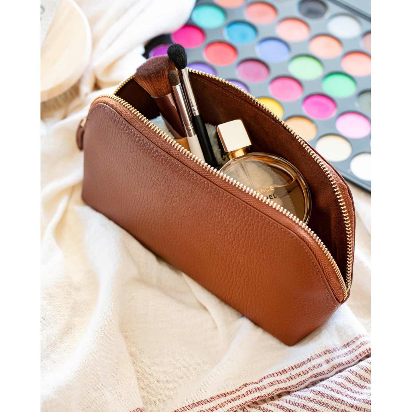 Personalized Hand Crafted Top Grain Leather Toiletry Bag, Cosmetic Bag, High-Quality Makeup Organizer, Durable Cosmetic Pouch with Pocket