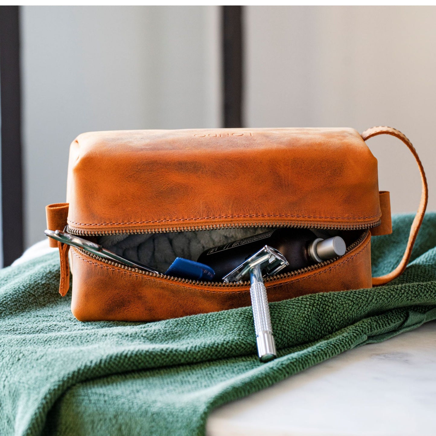 Personalized Top Grain Leather Dopp Kit for Men, Handcrafted Leather Travel Toiletry, Leather Shaving Organizer Bag, Unisex Travel Case